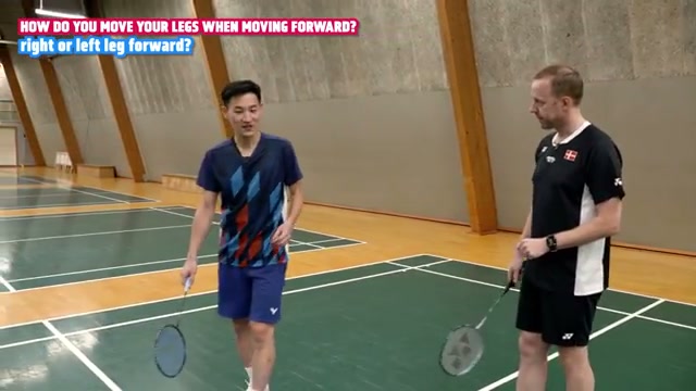 接發球右側腳步啟動