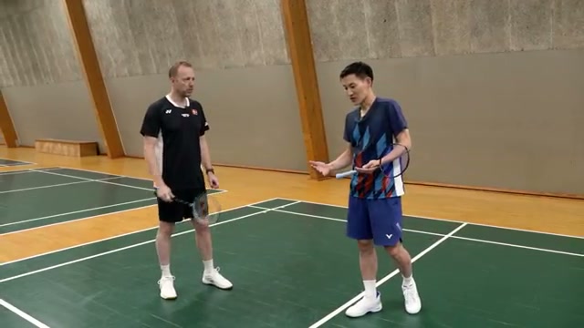 接發球拍頭角度製造假動作