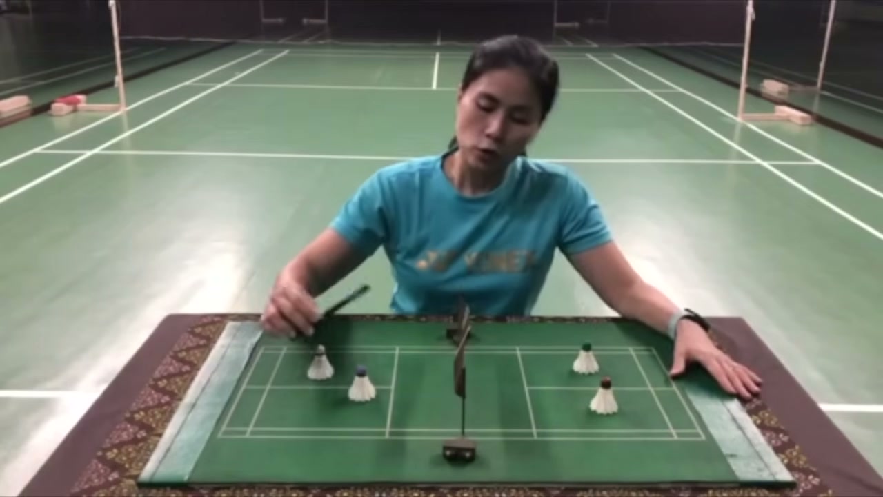 發球失誤：觸網但入界