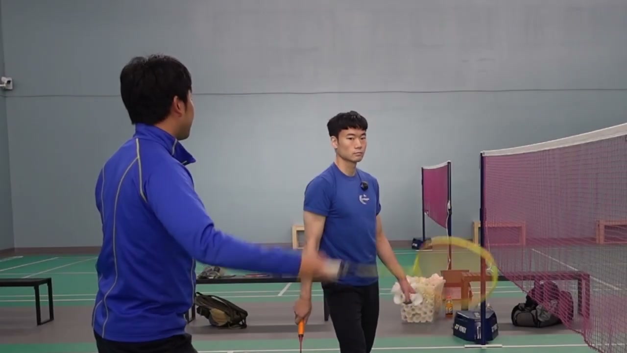 正手位順勢挑球