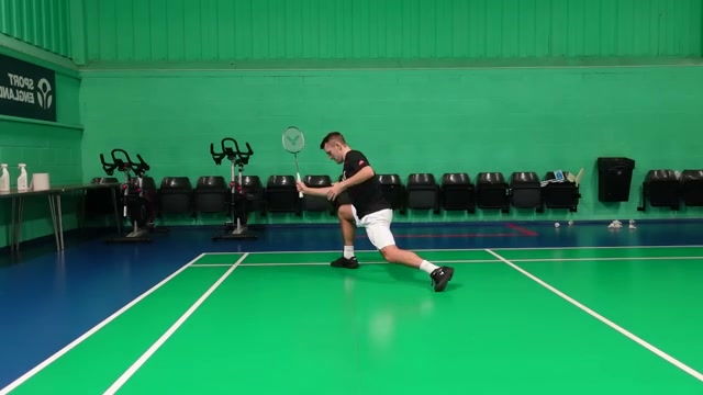弓箭步塌陷導致失控