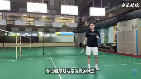 網前擊球後拍側腳站位