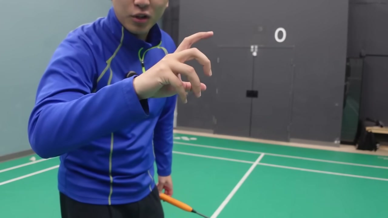 握手式握拍利於前臂旋內發力
