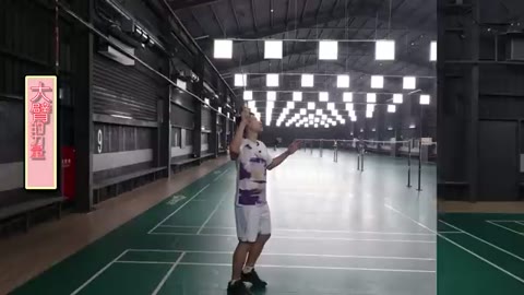 大臂發力錯誤：直臂揮動